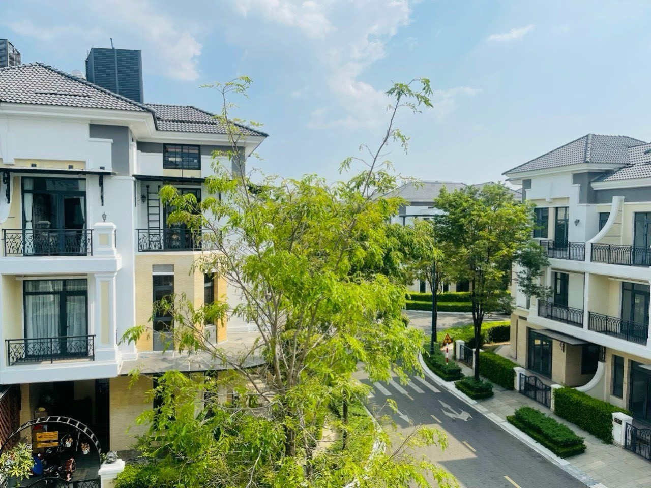 Cần bán Nhà mặt tiền dự án Verosa Park Khang Điền, Diện tích 200m², Giá 23 Tỷ 4
