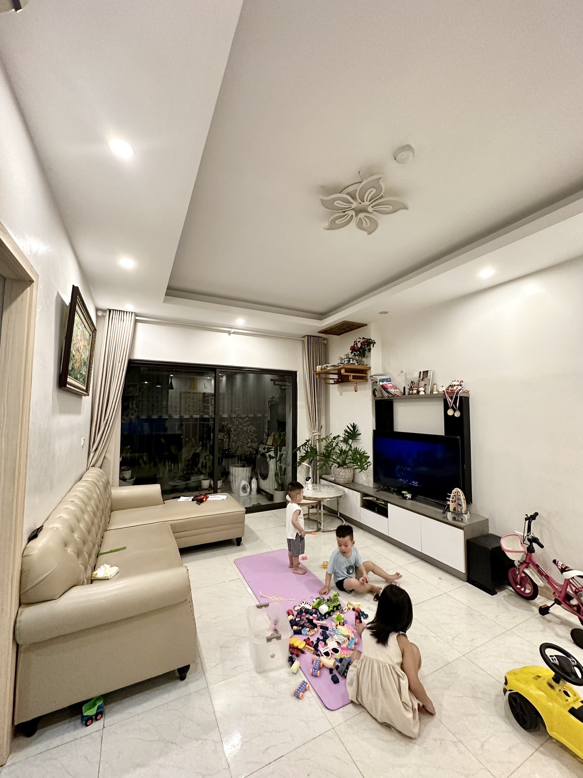 Cần bán căn hộ 72m full nội thất, nhà đã sửa lại theo thiết kế riêng tại KDT Thanh Hà Hà Đông 5