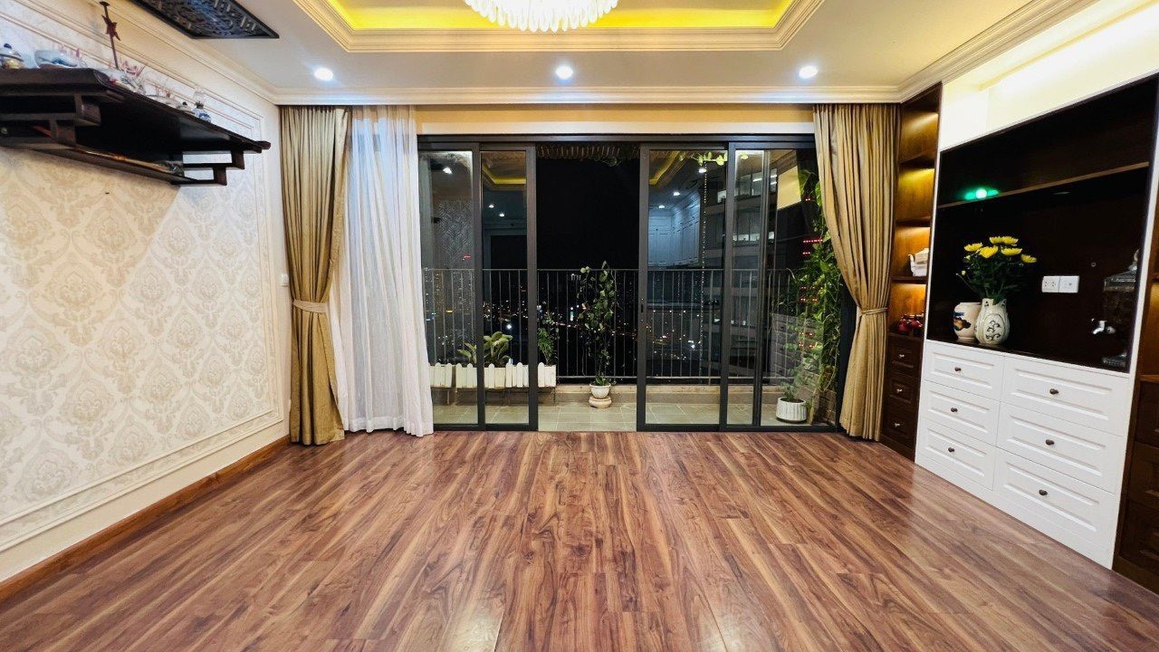 CẦN BÁN GẤP VINHOMES D'CAPITALE 95M2, 3N, VIEW HỒ, GIÁ ĐẸP 2