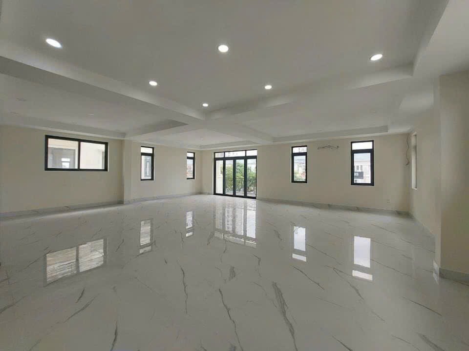 Cho thuê Nhà mặt tiền Phường Phước Long B, Quận 9, Diện tích 300m², Giá 80 Triệu/tháng 4