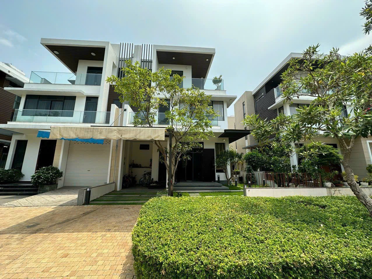 Cần bán Nhà mặt tiền Phường Phú Hữu, Quận 9, Diện tích 175m², Giá 29.8 Tỷ