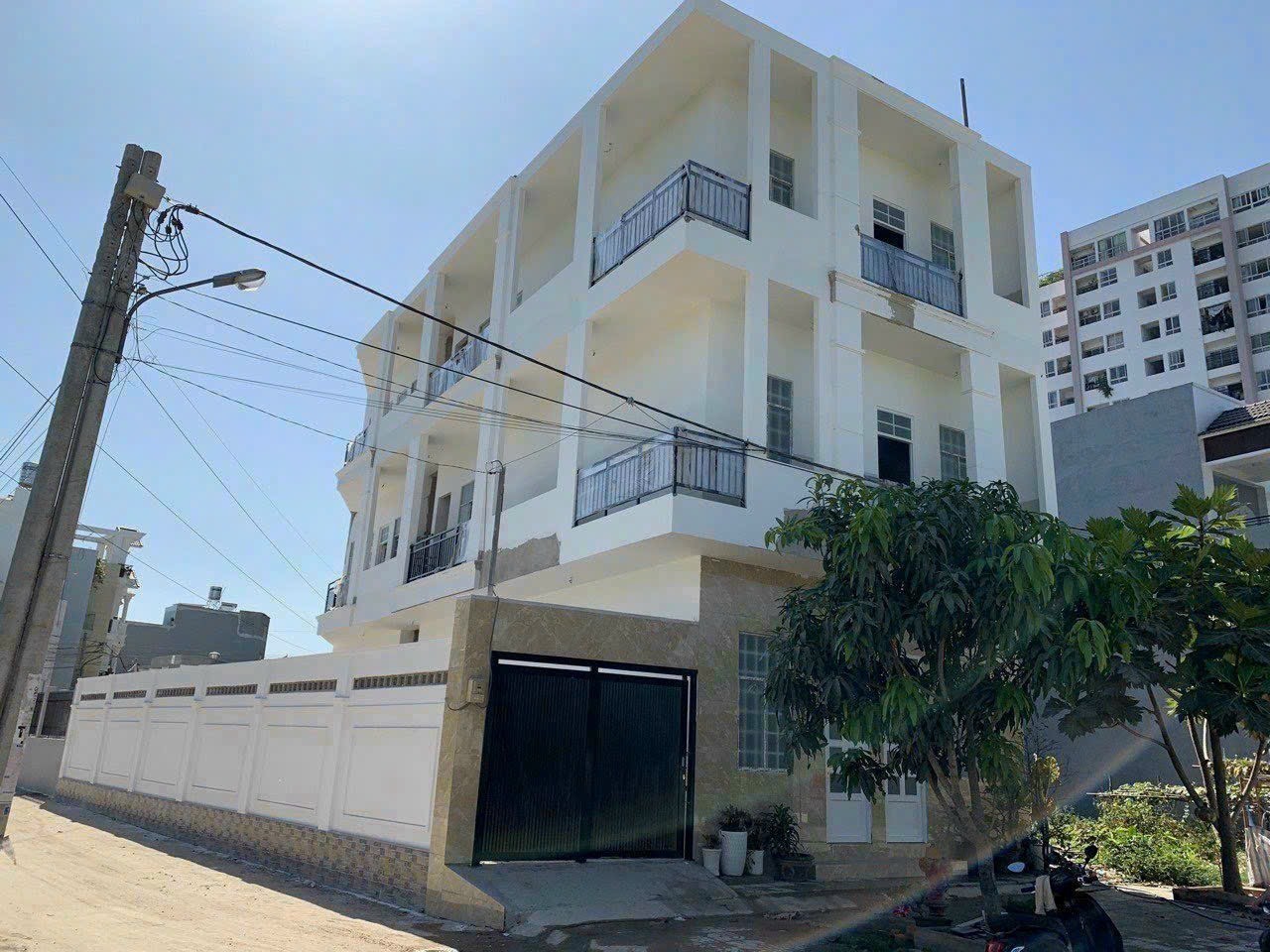 Cần bán Nhà mặt tiền Phường Linh Đông, Thủ Đức, Diện tích 200m², Giá 17.500.000.000 Tỷ 2