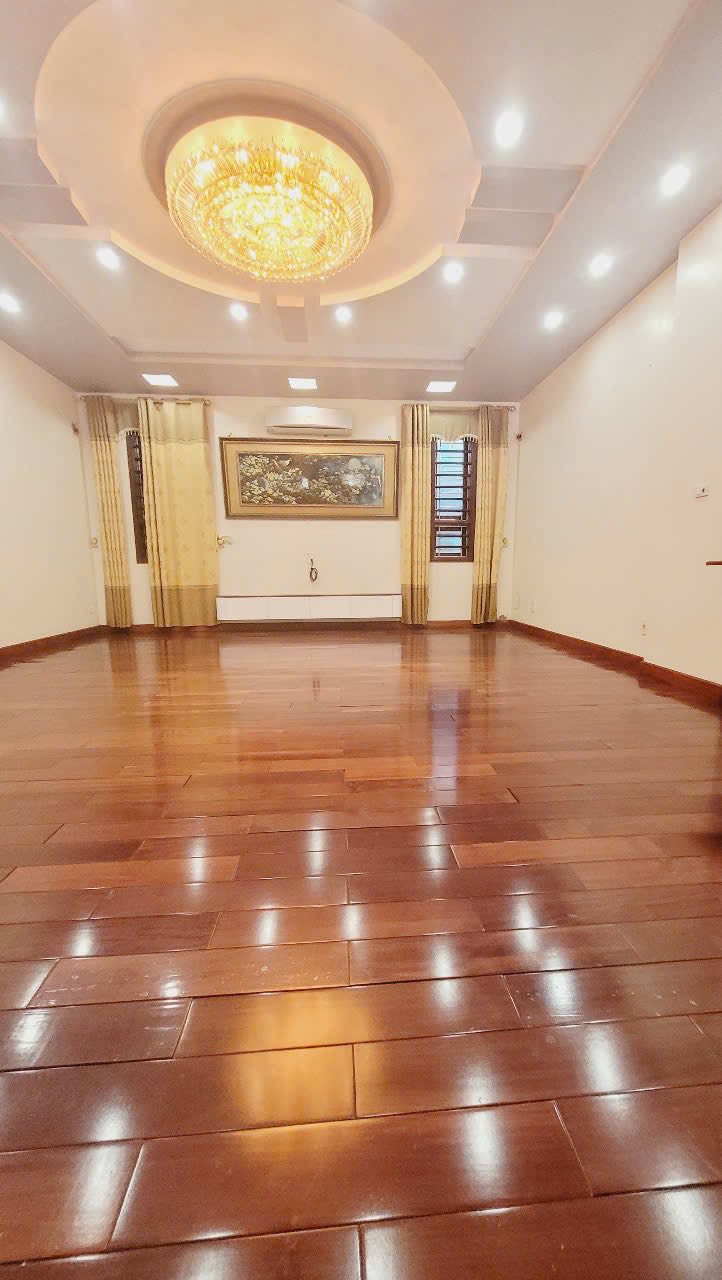 Cho thuê nhà 5 tầng mặt đường Phạm Văn Đồng, ph Thanh Bình, TP HD, 102m2, mt 6m, KD tốt