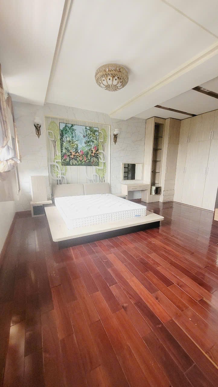 Cho thuê nhà 5 tầng mặt đường Phạm Văn Đồng, ph Thanh Bình, TP HD, 102m2, mt 6m, KD tốt 2