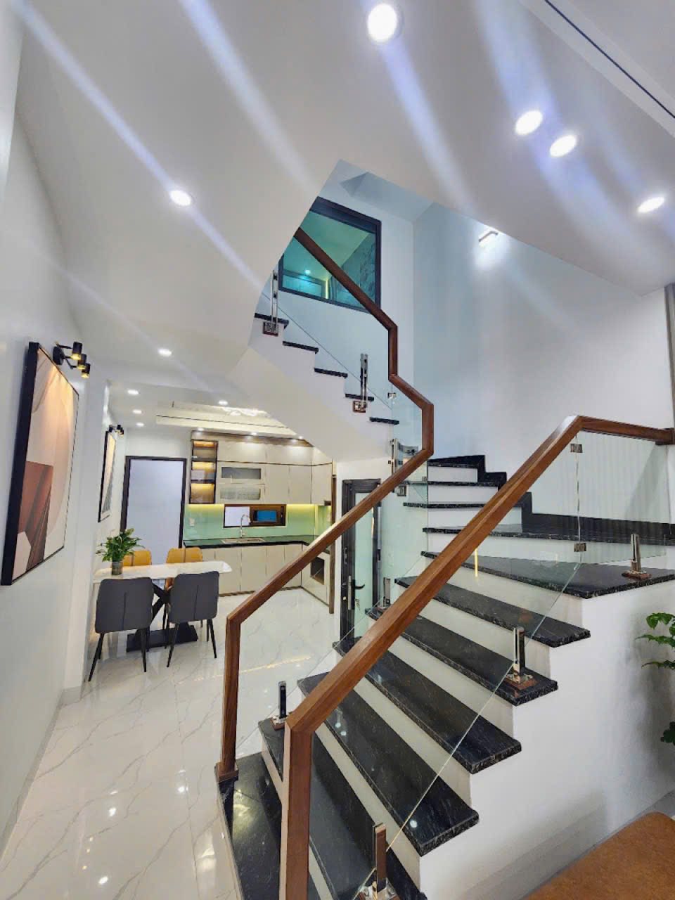 Bán căn nhà 3 tầng ngõ đường Nguyễn Lương Bằng, ph Thanh Bình, TP HD, 48m2, 3 ngủ, 3 vs 5