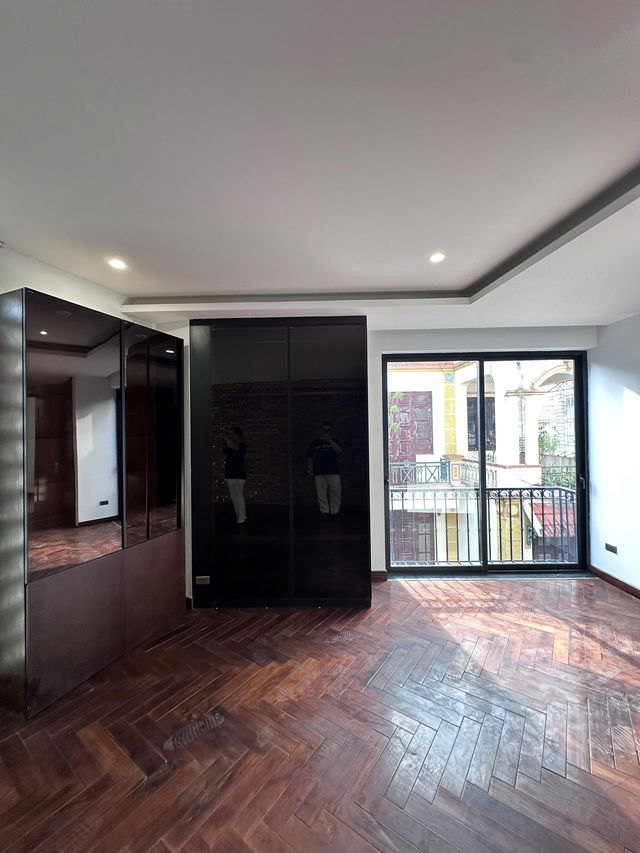 NHÀ MỚI Ô TÔ VÀO NHÀ FULL NỘI THẤT Nguyễn Văn Cừ 45m2,X  5 tầng,MT  13m, 14 tỷ Long Biên 4
