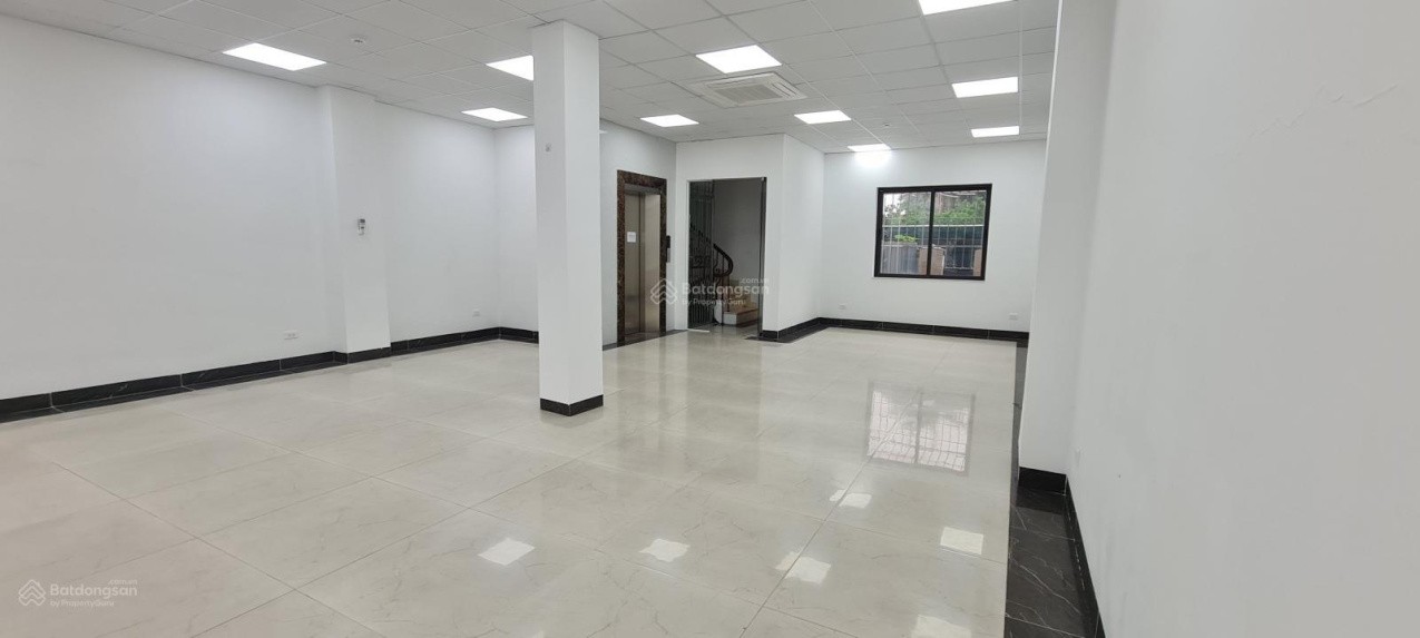 Cho thuê biệt thự căn góc KĐT Thành phố Giao Lưu, 200m2, 4 tầng, đã hoàn thiện nội thất, giá thỏa 4