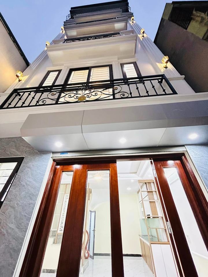 Bán nhà cạnh UB xã Kim Chung, Hoài Đức. Nhà 30m2 xây 5 tầng. Ngõ thoáng cạnh chợ trạm Y Tế