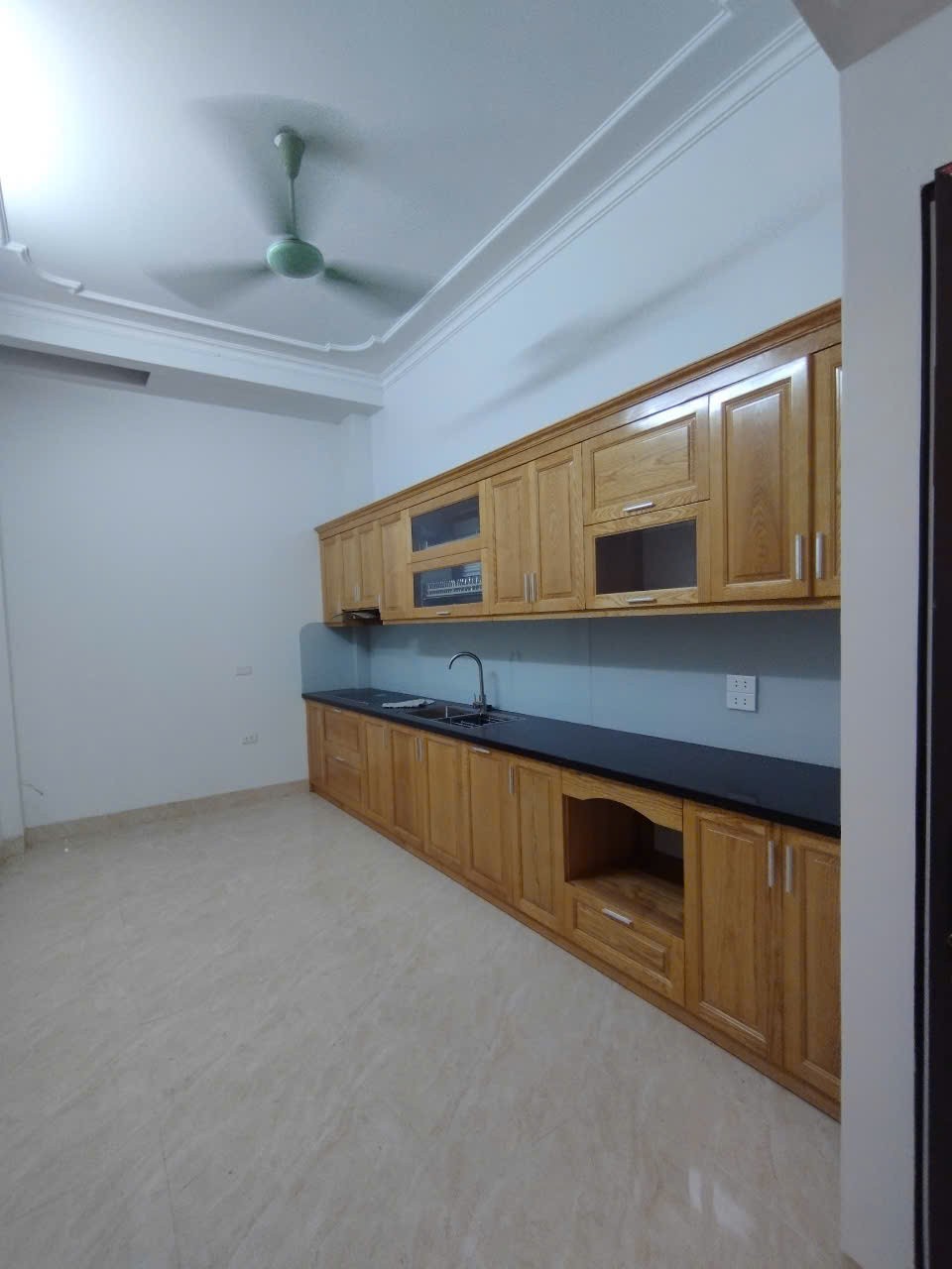 bán nhà mặt phố khương trung thanh xuân 20ty500tr DT42m2 ,4 tầng LH 083.2865.116