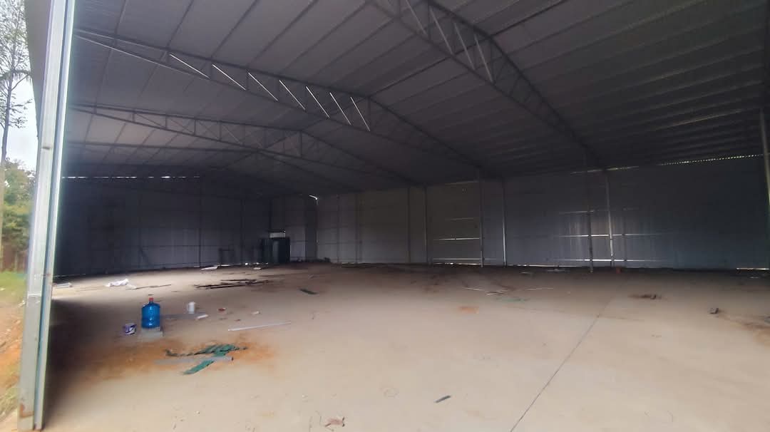 KHO, XƯỞNG Tại Đường Bắc Hồng. Xã BẮC HỒNG. Huyện ĐÔNG ANH. H.N