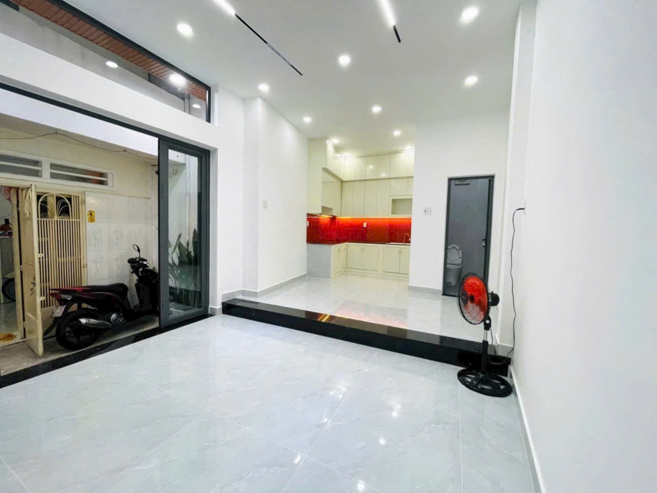 Đi bộ 10m ra mặt tiền đường Vạn Kiếp, Q Bình Thạnh - (4 x 8m) - dọn vào ở ngay KC: 3 tầng, chỉ 3