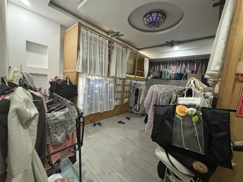 Cho thuê căn hộ 1PN rộng rãi, giá rẻ tại Âu Cơ, Tây Hồ, rộng 65m2, đầy đủ nội thất, có ban công 10