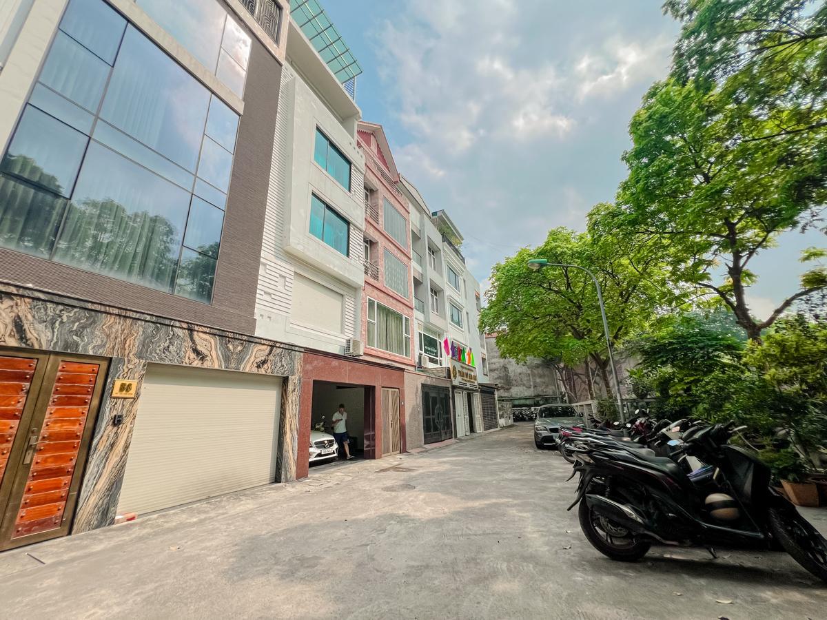 Liền kề VIP Lạc Long Quân - View Hồ – Ô tô vào nhà – 83m² x 6T, MT 5.5m – Thang máy 2