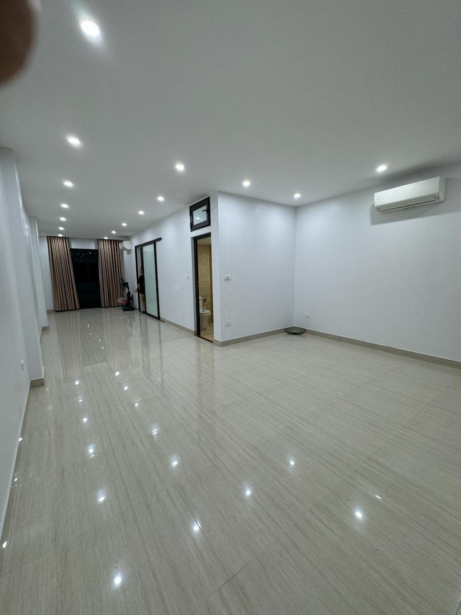 65M*8T CẦU GIẤY - ÔTÔ ĐỖ CỬA - 10M RA MẶT PHỐ - 2 THOÁNG - THANG MÁY -VỪA Ở VỪA KINH DOANH 3