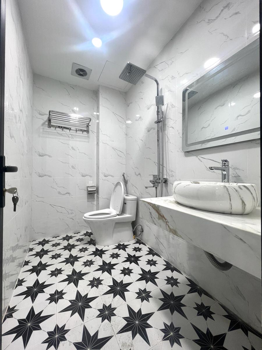 NHÀ MỚi  ĐẸP PHÙNG CHÍ KIÊN - CẦU GIẤY – THANG MÁY - ÔTÔ VÀO NHÀ– 45m2*6T 5