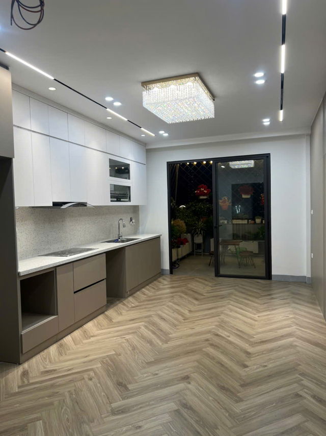NHÀ MỚI NGÕ THÔNG BA GÁC QUA Phố Nguyễn Văn Cừ 66m2,X  6 tầng,mặt tiền  5.1m, 10.5 tỷ Long Biên.