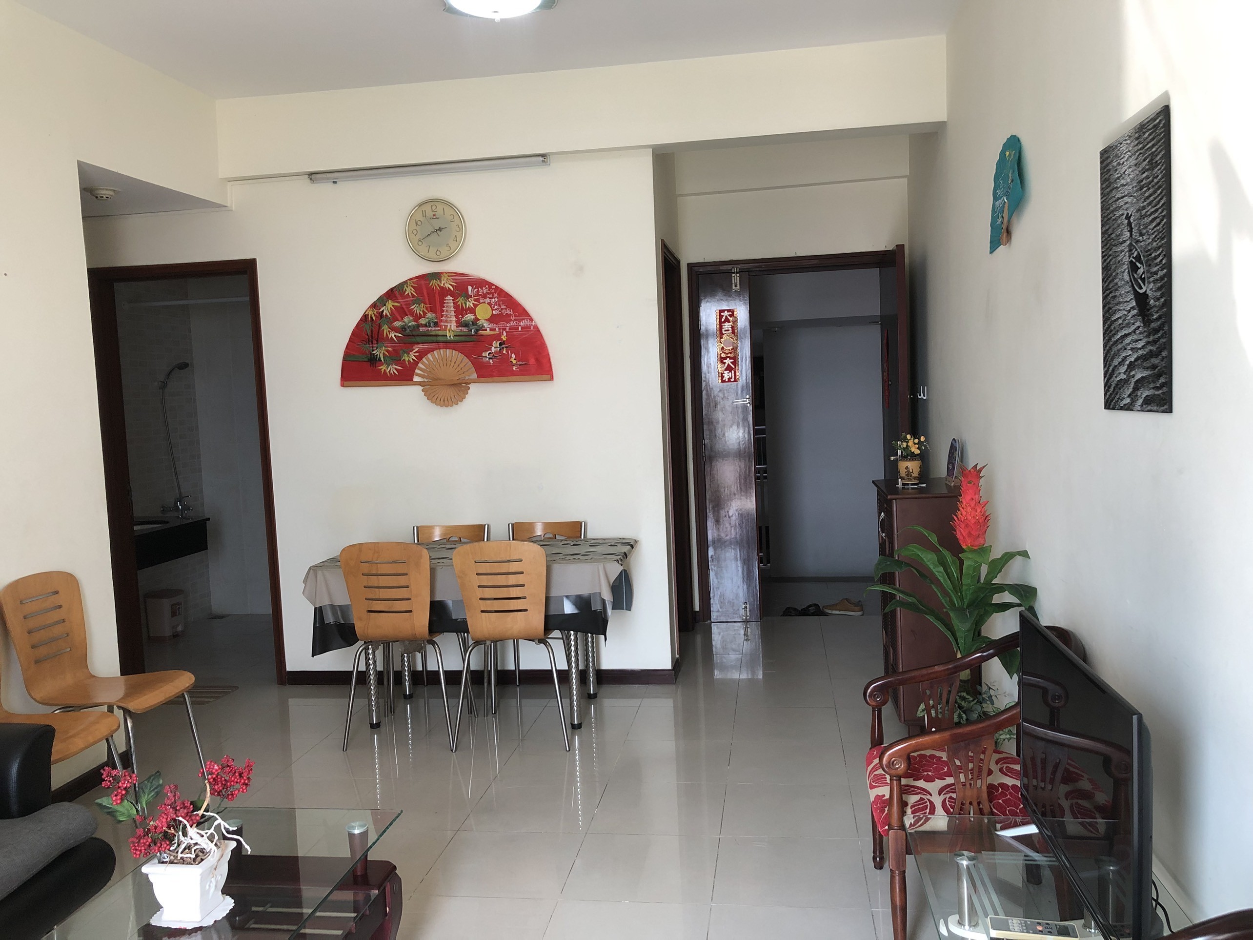 Cần cho thuê gấp căn hộ Tản Đà, Quận 5, Dt : 78 m2, 2PN, 2WC, Giá : 12.5 tr/th,