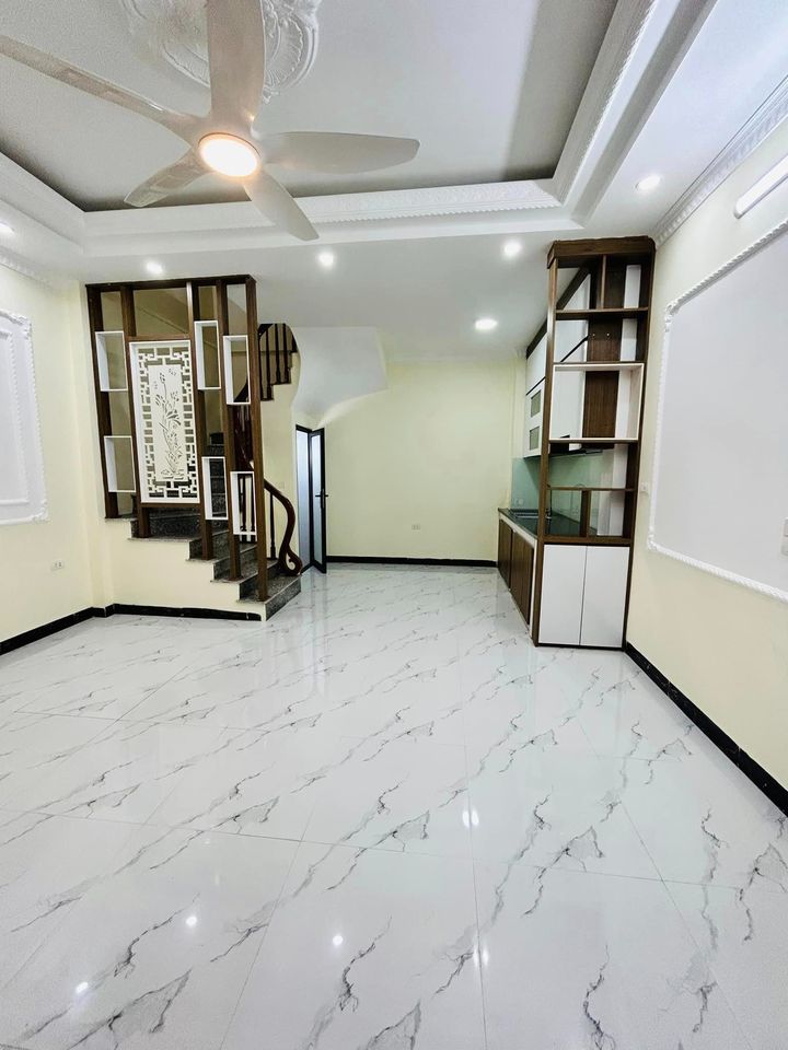 Bán nhà cạnh UB xã Kim Chung, Hoài Đức. Nhà 30m2 xây 5 tầng. Ngõ thoáng cạnh chợ trạm Y Tế 2