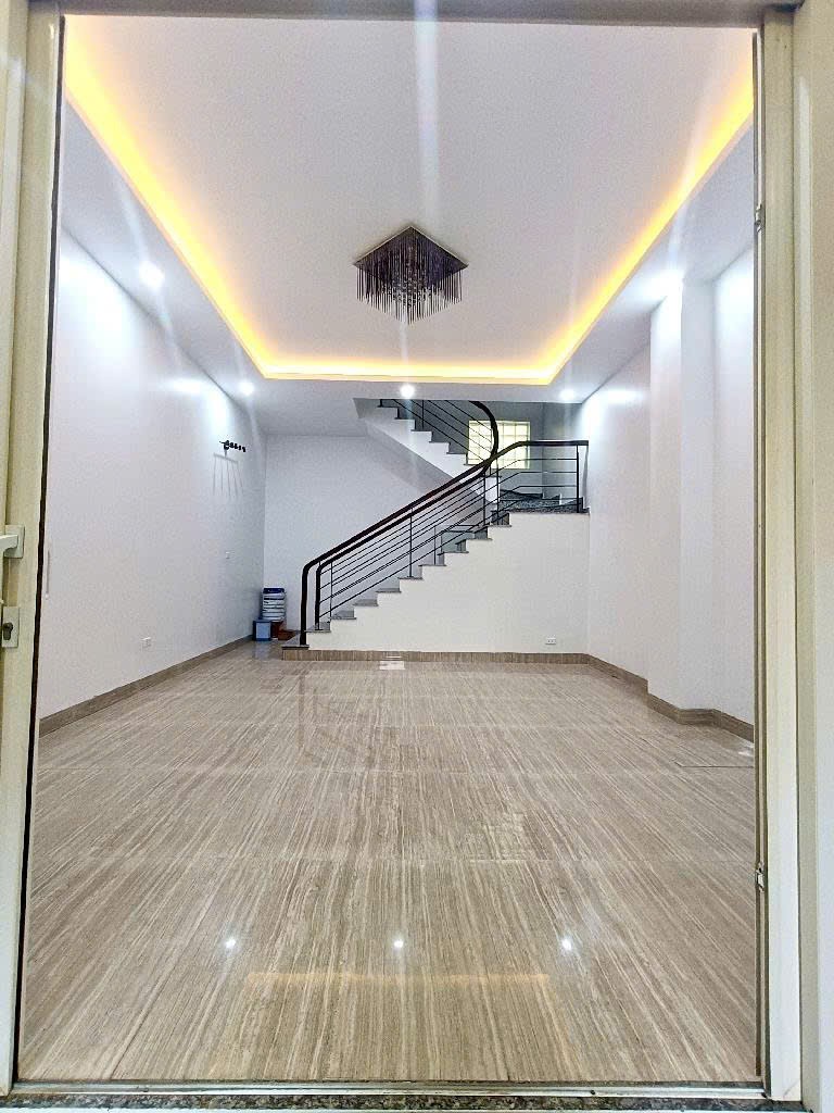 SIÊU PHẨM LẠC LONG QUÂN MỚI CỰC ĐẸP, 2 THOÁNG, DÂN XÂY Ô TÔ GẦN, BÃI XE NGAY NHÀ CHỈ 9.2 TỶ 2