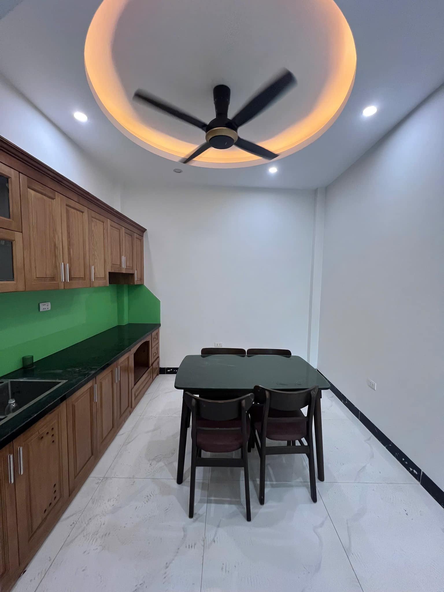 Nhà Tiền Yên, Hoài Đức, 3km Vinsmart City 42M 4 Tầng, 4 ngủ, full đồ, ô tô đỗ gần nhà giá 3.8 tỷ 2