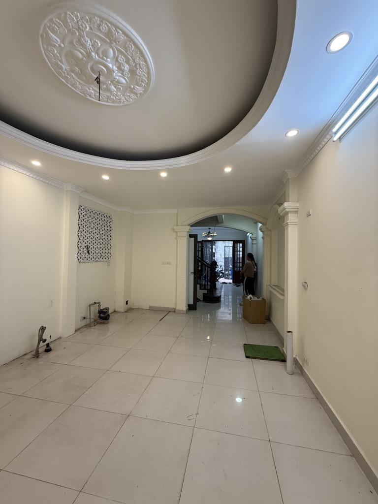 BÁN NHÀ PHÂN LÔ LÊ TRỌNG TẤN, Ô TÔ ĐỖ CỬA, DT 68M2, 18 TỶ 2