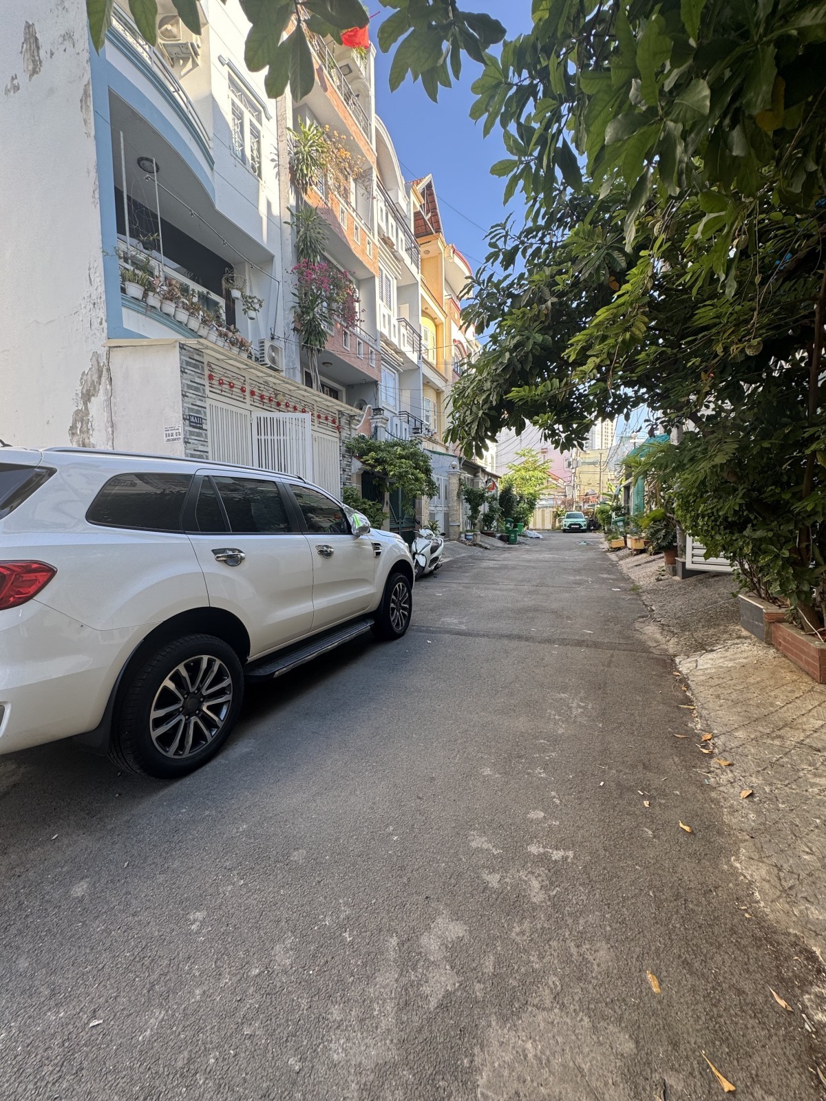 BÌNH THẠNH - NHÀ 4 TẦNG KHU PHÂN LÔ HẺM OTO TRÁNH - DT 77m2 (4 x 19) - GIÁ 11.5T