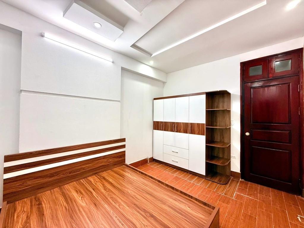 HƠN 6 TỶ-NHÀ ĐẸP-77 BÙI XƯƠNG TRẠCH-33M X4 TẦNG-NỘI THẤT ĐẸP Ở NGAY