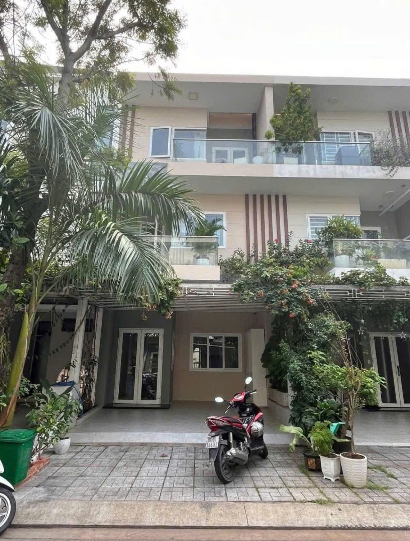 Cần bán Nhà mặt tiền Phường Phước Long B, Quận 9, Diện tích 140m², Giá 15.5 Tỷ 2
