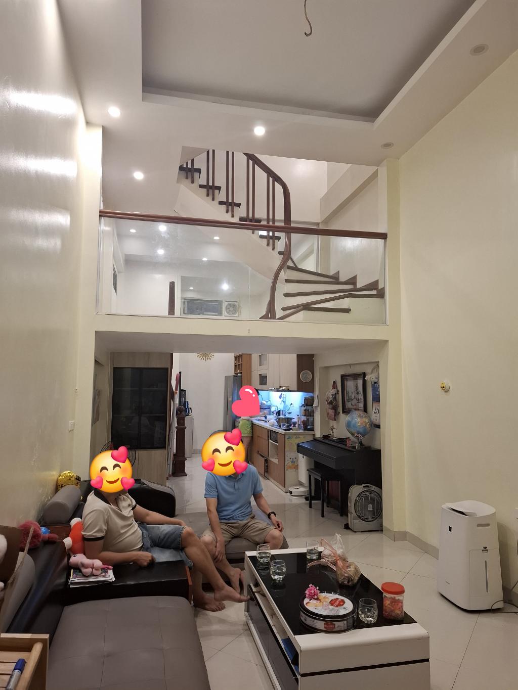 Bán nhà Hoàng Hoa Thám, Ba Đình, đủ đồ, 42m2, 4 tầng, Mt 4.5m, chỉ 8.8 tỷ