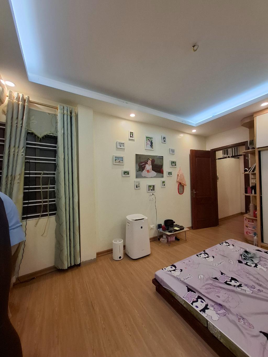 Bán nhà Hoàng Hoa Thám, Ba Đình, đủ đồ, 42m2, 4 tầng, Mt 4.5m, chỉ 8.8 tỷ 2