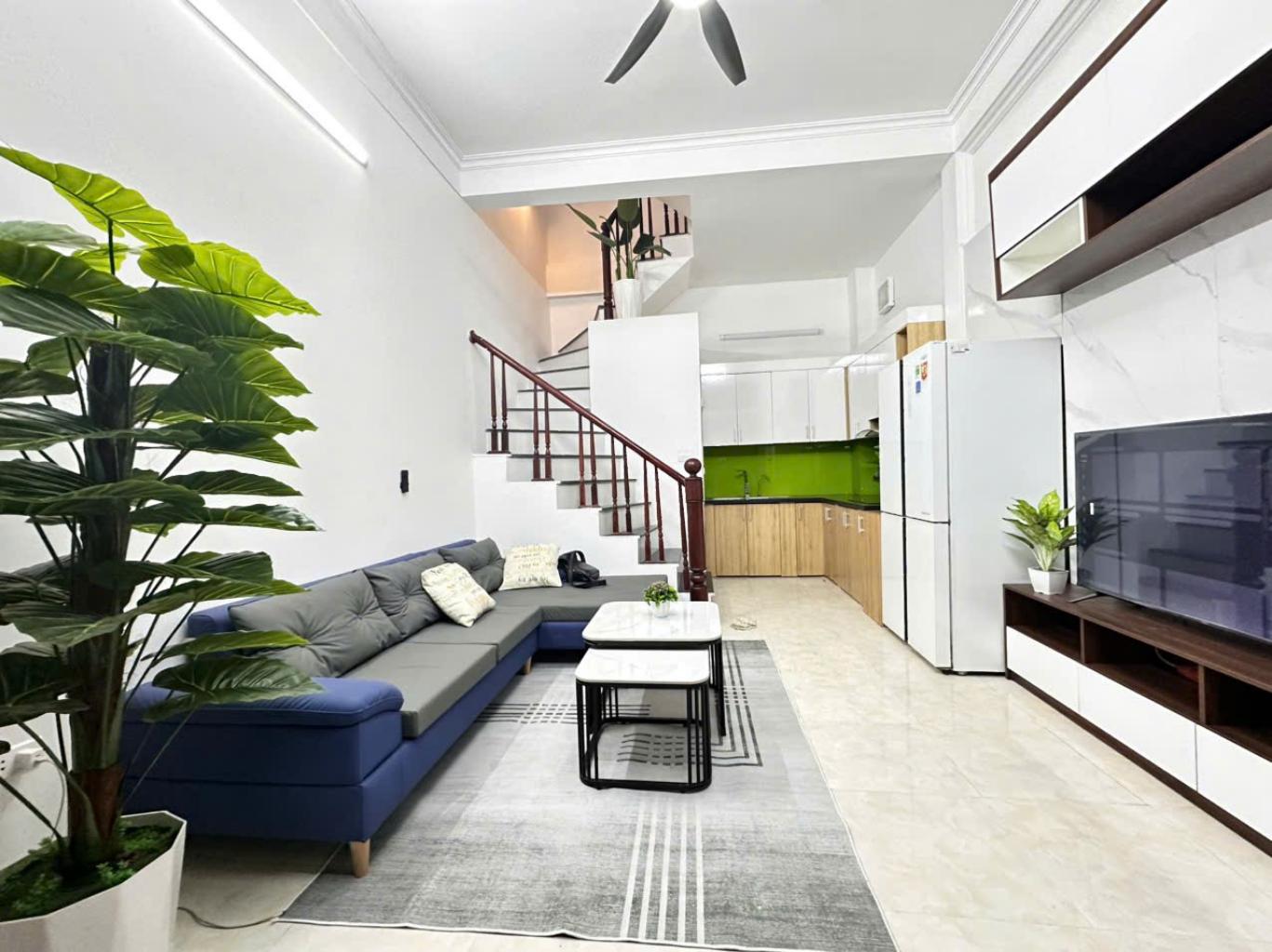 Bán nhà Cầu Giấy, Cầu Giấy, ngõ nông, đủ đồ ở ngay, 30m2, 4 tầng, Mt 4m, chỉ 9.5 tỷ