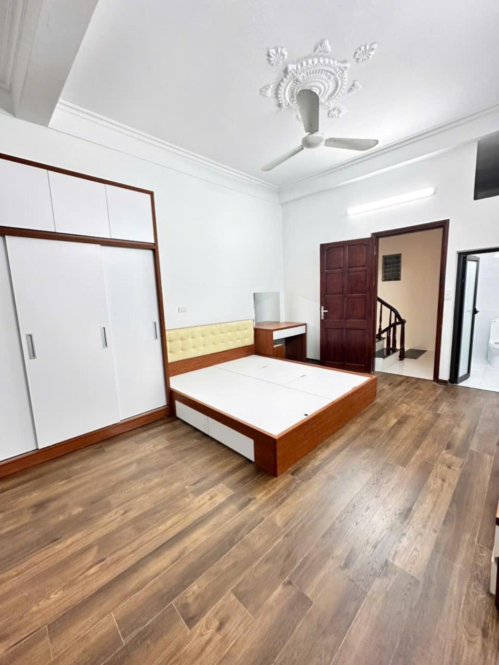 Bán nhà Cầu Giấy, Cầu Giấy, ngõ nông, đủ đồ ở ngay, 30m2, 4 tầng, Mt 4m, chỉ 9.5 tỷ 2
