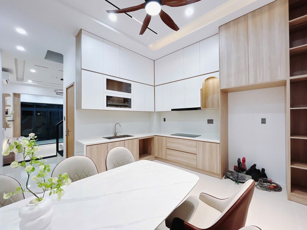 Bán nhà Mặt tiền kinh doanh đường Tạ Quang Bửu 4x18 chỉ 13 tỷ 2 5