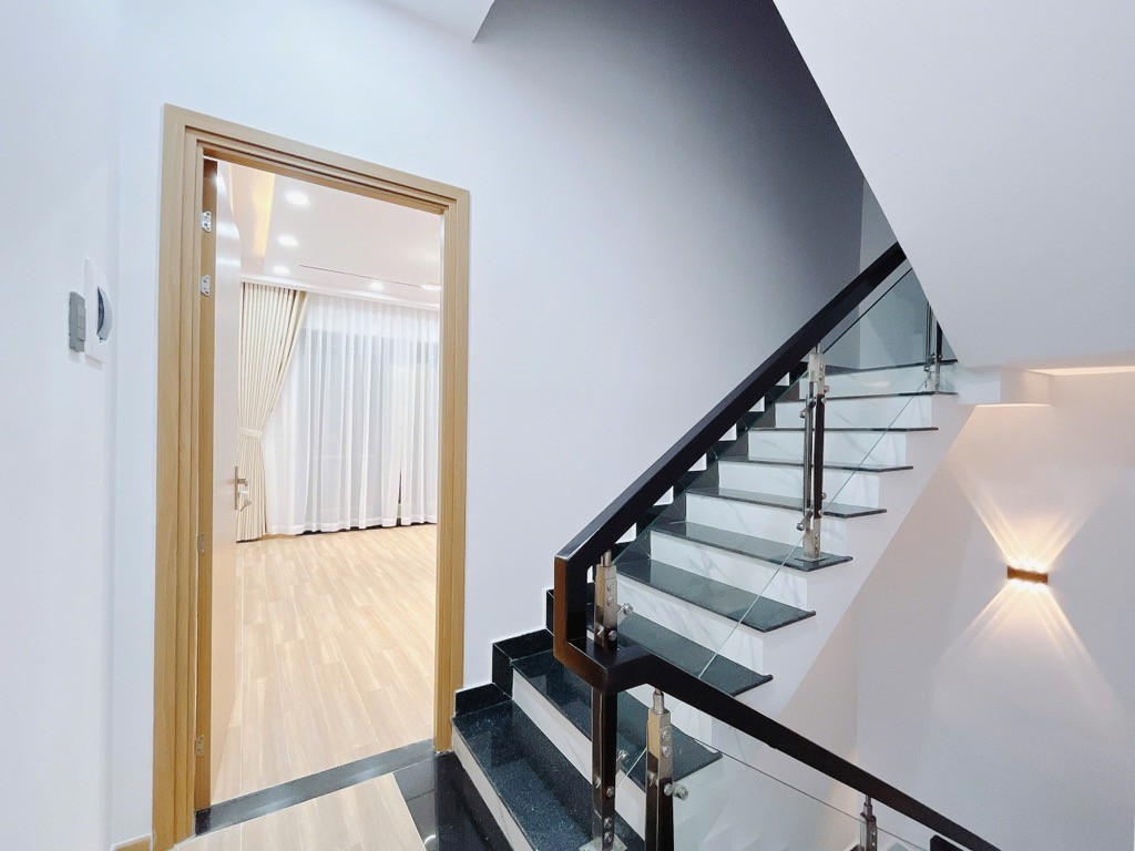 Bán nhà Mặt tiền kinh doanh đường Tạ Quang Bửu 4x18 chỉ 13 tỷ 2 3