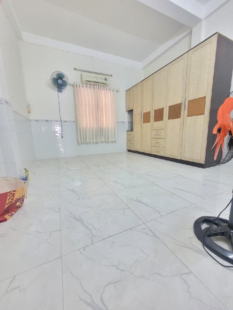 Bán nhà Tạ Quang Bửu, 35tr/ tháng, Phân lô, 250m2, chỉ 11 tỷ 2 3