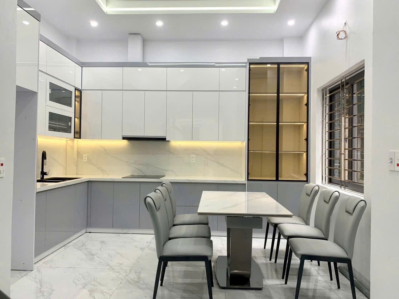 Bán nhà 4 tầng lô góc 2 mặt tiền Ngô Quyền, Hải Dương giá chỉ 4.x tỷ 3
