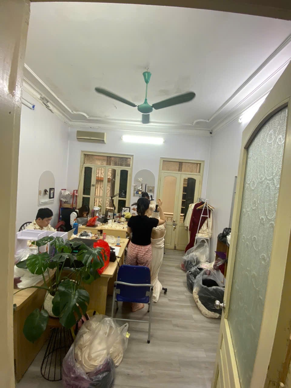 Cho thuê nhà 4 tầng tại ngõ 84 Ngọc Khánh, Ba Đình. Nhà rộng, ngõ nông ô tô đỗ cửa. Chỉ 12tr 3