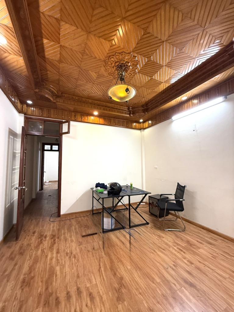 BÁN NHÀ PHÂN LÔ LÊ TRỌNG TẤN, Ô TÔ ĐỖ CỬA, DT 68M2, 18 TỶ 3