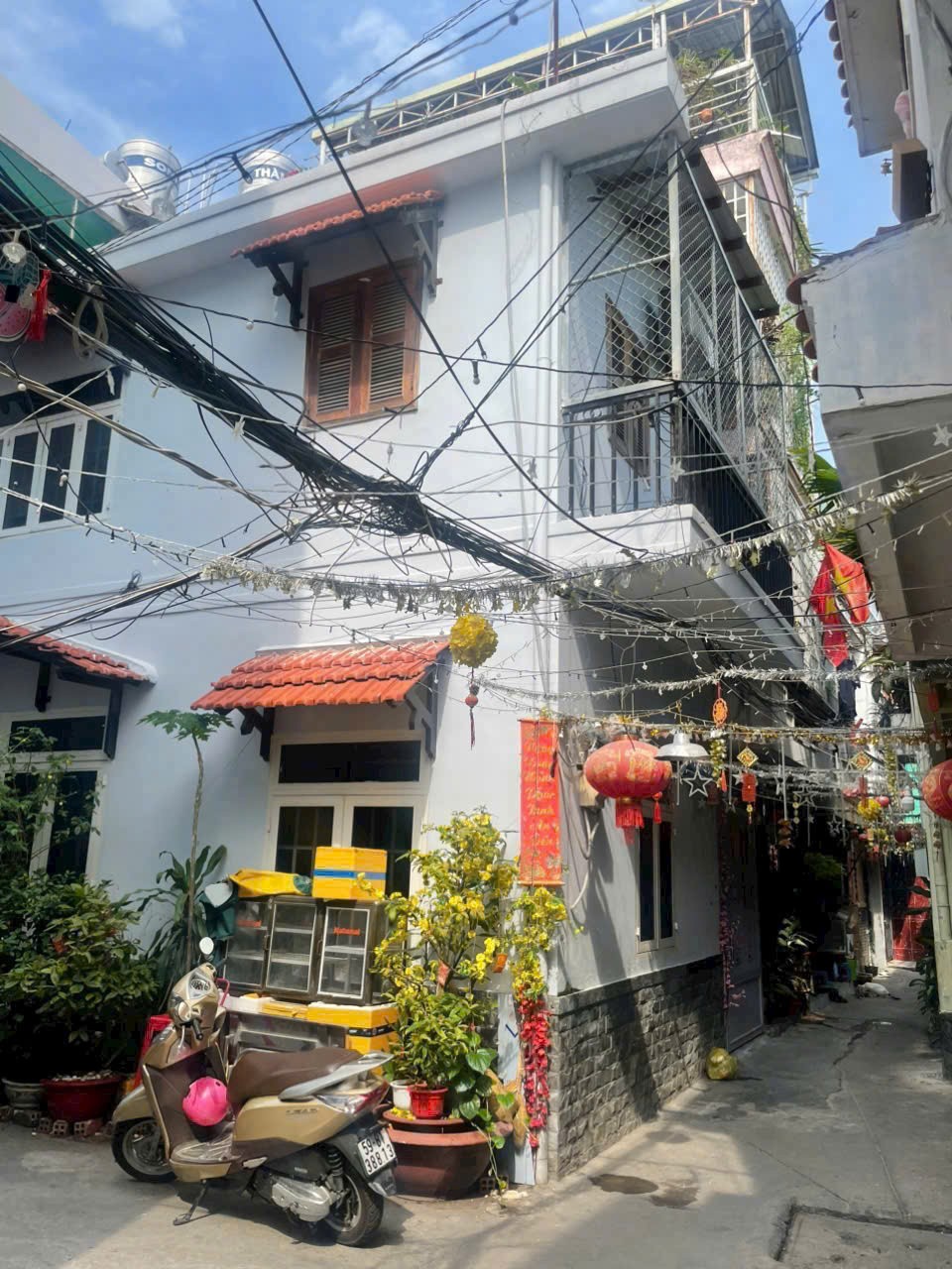 Siêu phẩm Giáp Q1 - hẻm 4M - nhà kết cấu 3 tầng, căn góc 3 mặt thoáng, Nguyễn Cửu Vân, BT -