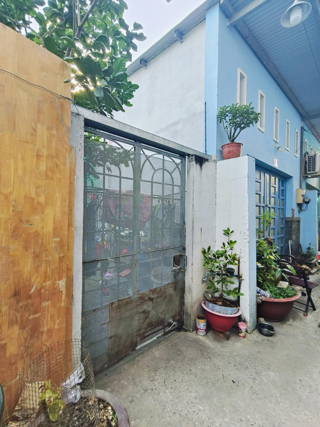 SIÊU HOT! CẦN BÁN RẤT GẤP MẶT TIỀN HẺM NGAY KDC GIA HÒA DT180M2(12 X 15M) 3PN CHỈ 6 TỶ 3