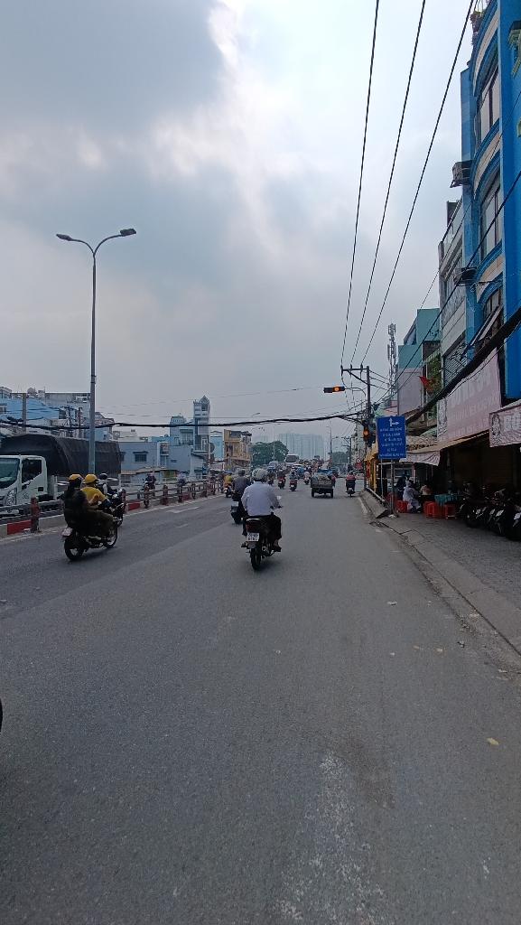 SIÊU PHẨM SÁT VÁCH P10Q 8. Phạm Hùng  Bán gấp dt 85m2 ( 5 x 17m) 3T, 8PN, 8WC chỉ còn 6.9 tỷ.