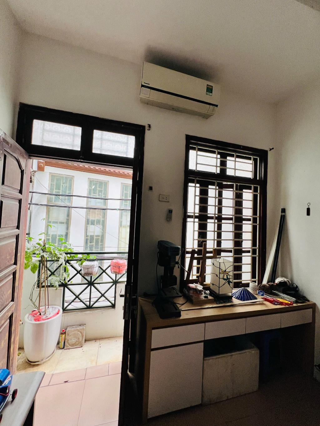 Bán nhà Trần Thái Tông, Cầu Giấy, gần phố, 40m2, 3 tầng, Mt 6.8m, chỉ 8.8 tỷ 3