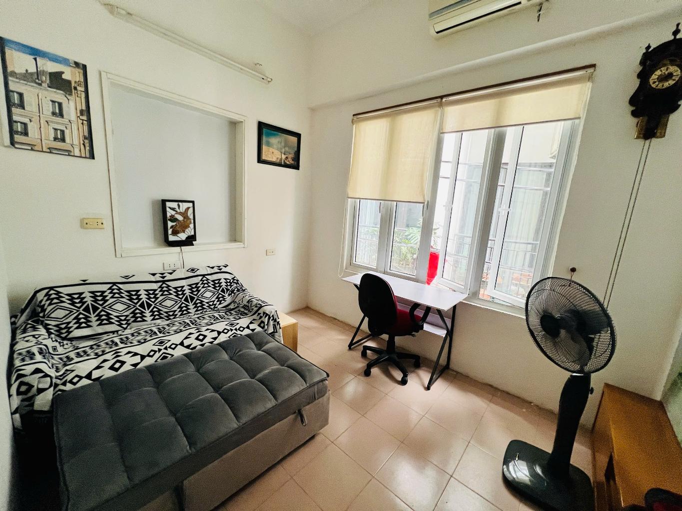 Bán nhà Trần Thái Tông, Cầu Giấy, gần phố, 40m2, 3 tầng, Mt 6.8m, chỉ 8.8 tỷ