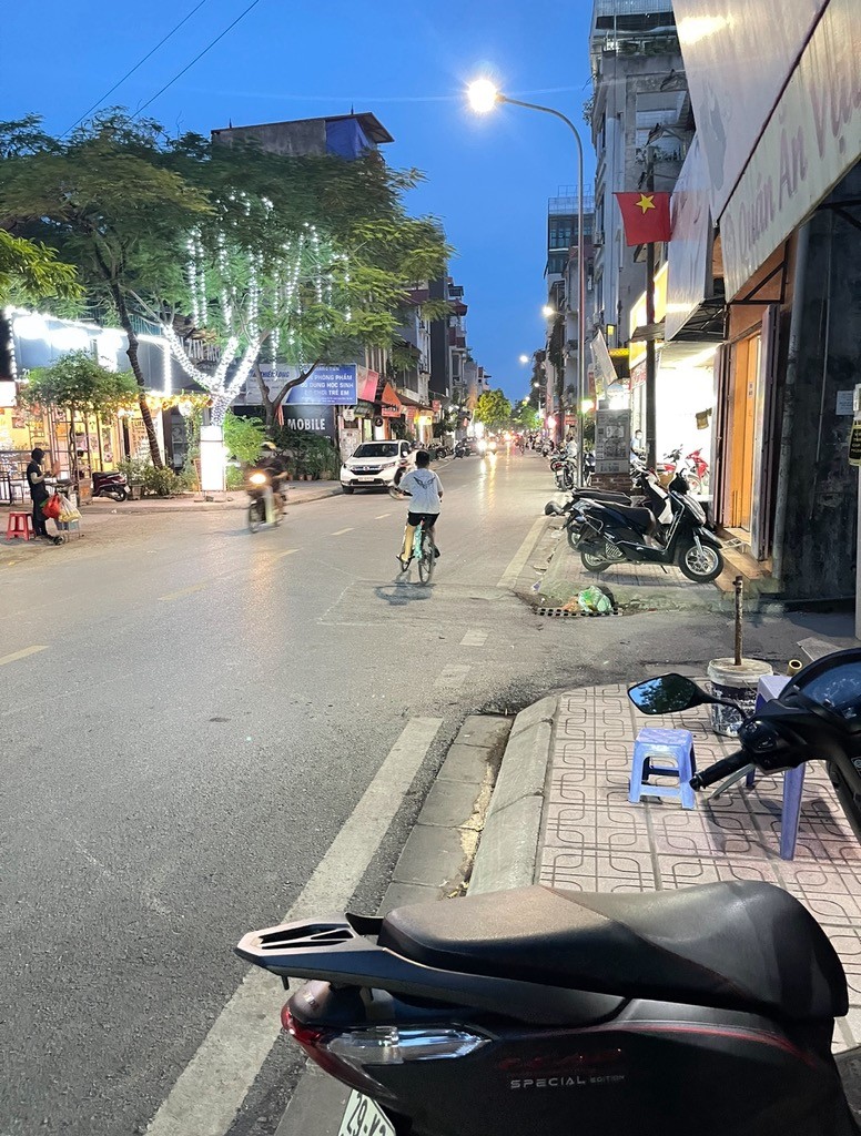 MẶT PHỐ HOÀNG NHƯ TIẾP 27 tỷ 100m MẶT TIỀN 8m,VỈA HÈ KINH DOANH,LONG BIÊN 2