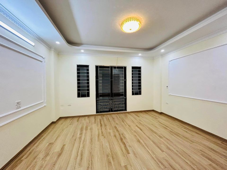 Bán nhà cạnh UB xã Kim Chung, Hoài Đức. Nhà 30m2 xây 5 tầng. Ngõ thoáng cạnh chợ trạm Y Tế 4