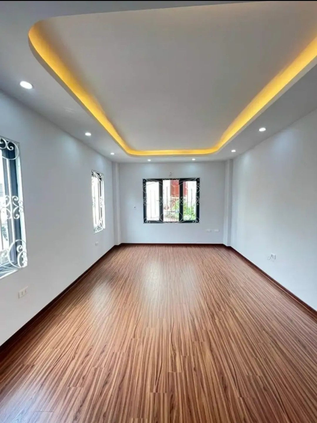 Bán nhà cạnh chợ Tân Lập, Đan Phượng. Nhà 32m2 xây riêng 5 tầng, hoàn thiện sẵn về ở ngay 4
