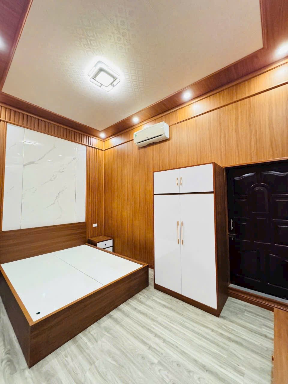 Bán nhà 3 tầng ngõ phố Tuệ Tĩnh, phường Bình Hàn, TP HD, 62.6m2, mt 4.7m, 3 ngủ, 4vs 4