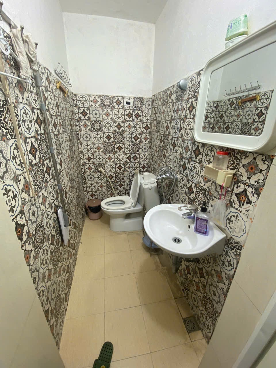 Cho thuê nhà 4 tầng tại ngõ 84 Ngọc Khánh, Ba Đình. Nhà rộng, ngõ nông ô tô đỗ cửa. Chỉ 12tr 4