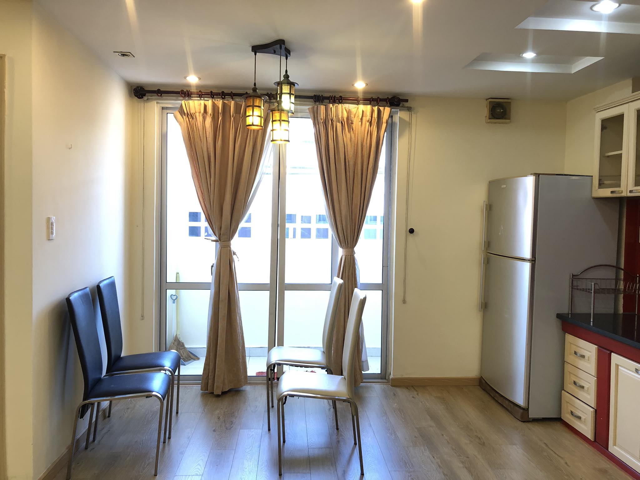 Cần Cho Thuê Căn hộ Central Garden Quận 1, Dt : 81 m2, 2PN, 2WC, Giá : 12 tr/th, 2