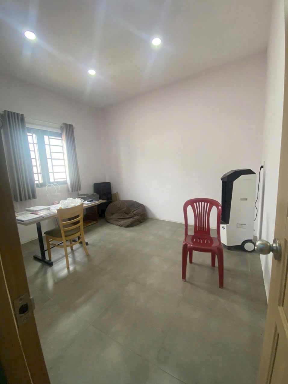 Hiếm, khó tìm! nhà hẻm gần MT đường Xô Viết Nghệ Tĩnh, P26, BT - (4 x17m) - KC: 1 trệt 1 lầu sân 5